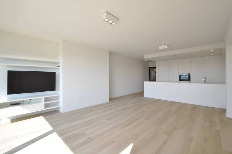 VERHUUR  Appartement 2 SLPK Knokke-Zoute -Kustlaan / Hedendaagse afwerking